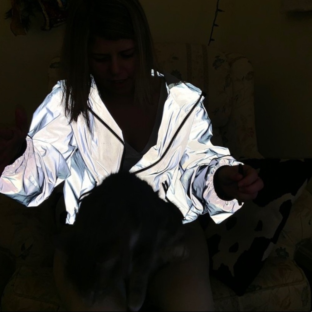 Reflective wind breaker